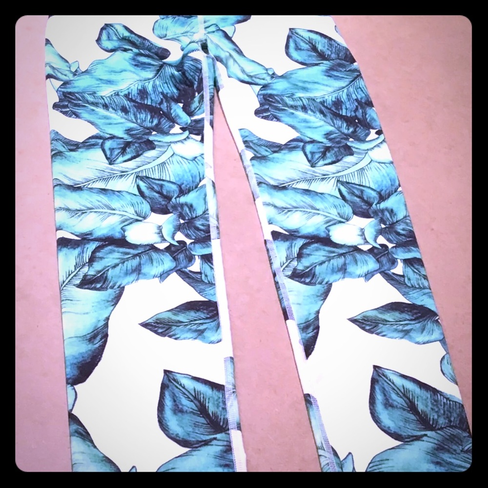 Leaf print leggings